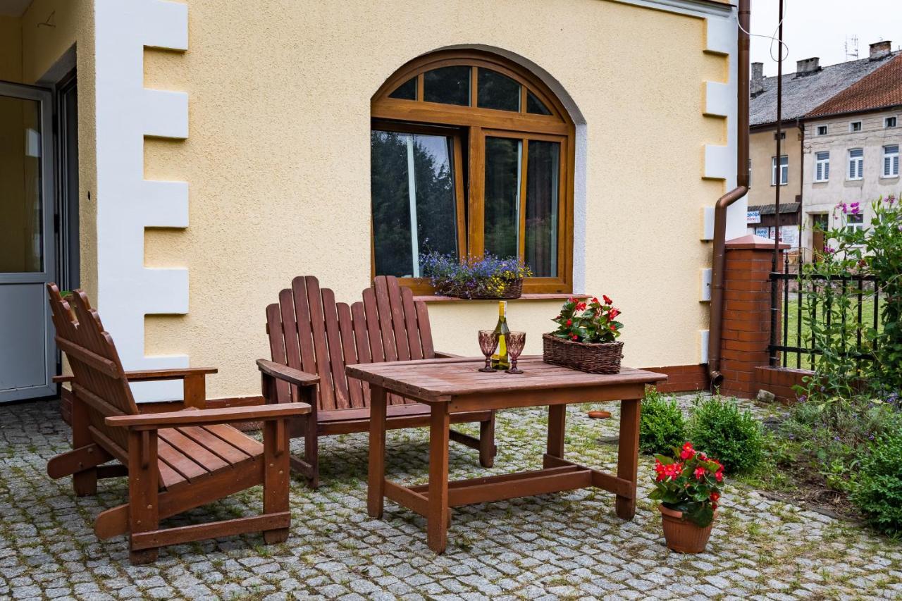 Pokoje Goscinne Przy Rynku Dabrówno Exterior foto